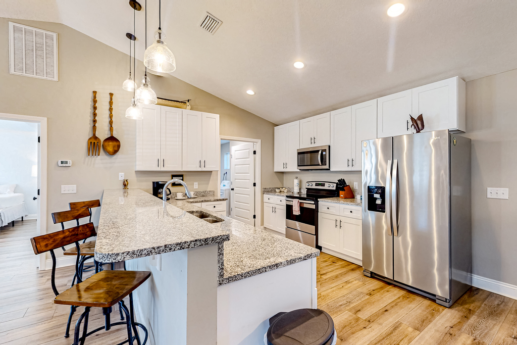 Sunlit dog-friendly Gulf retreat with patio, W&D - moments from beaches & parks