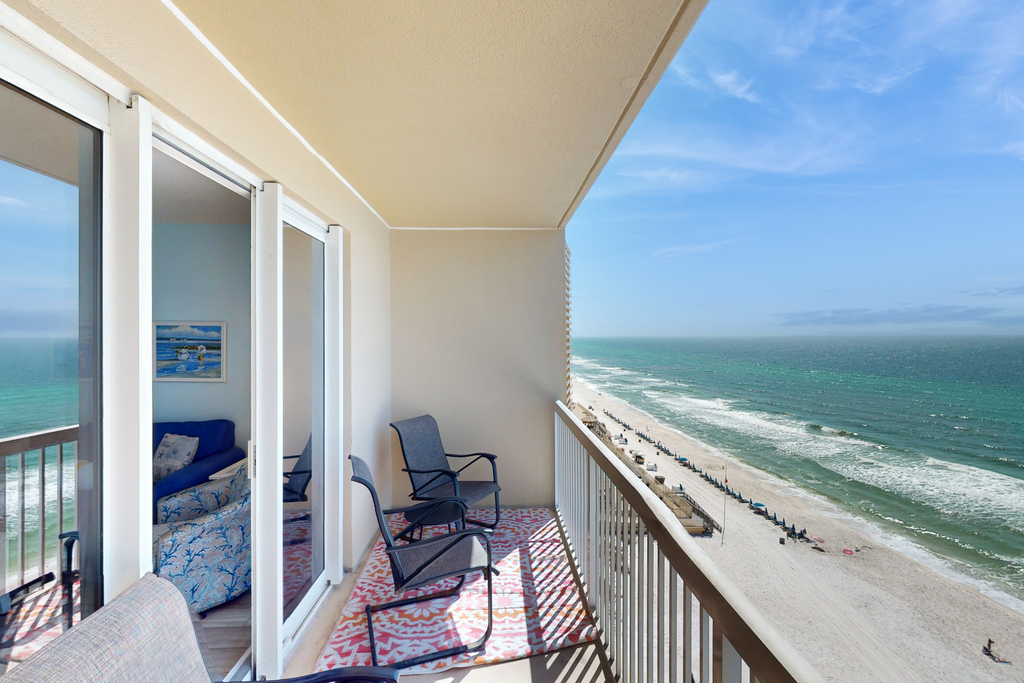 Gorgeous condo with private balcony, shared pool & beach access