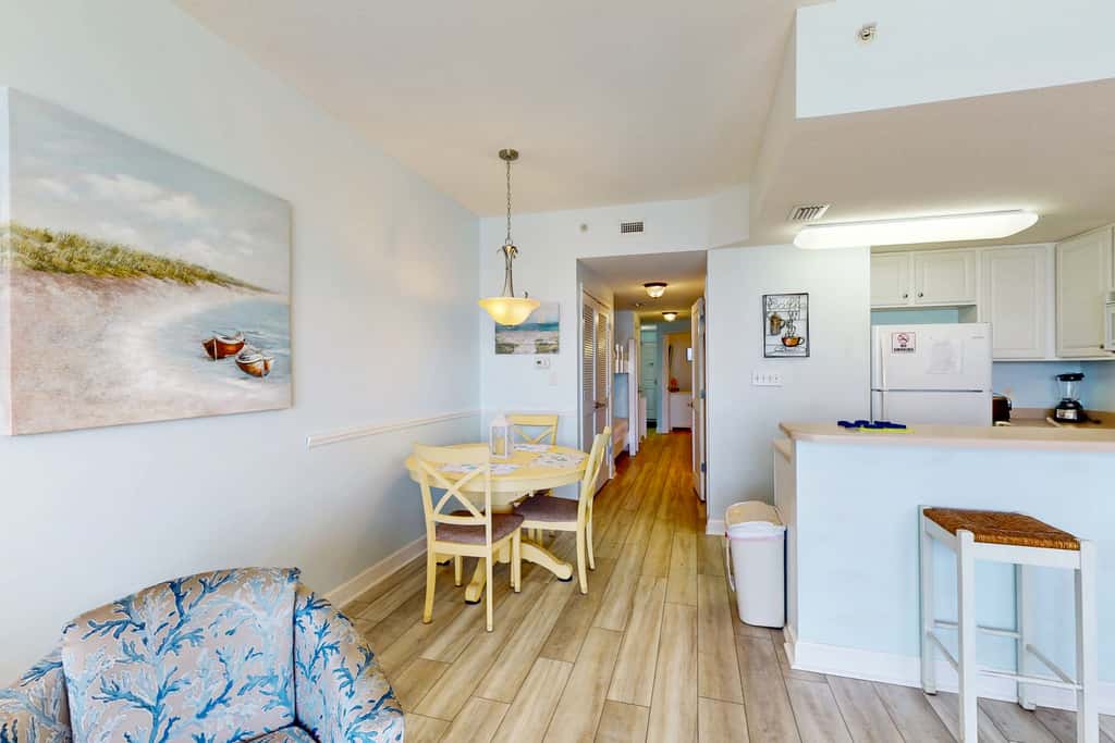 Gorgeous condo with private balcony, shared pool & beach access