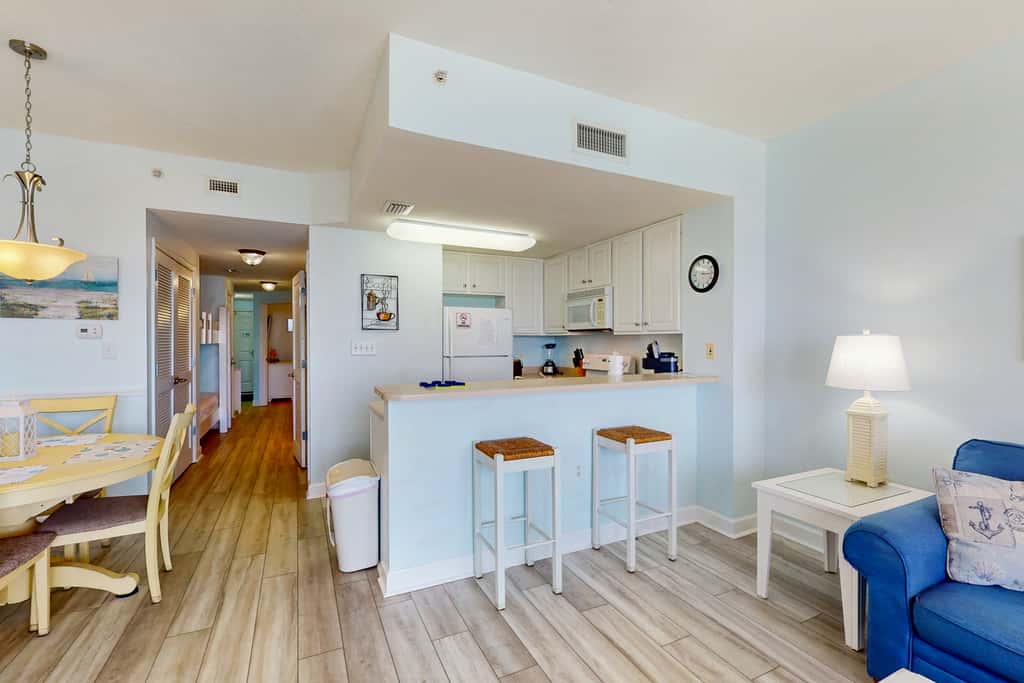 Gorgeous condo with private balcony, shared pool & beach access