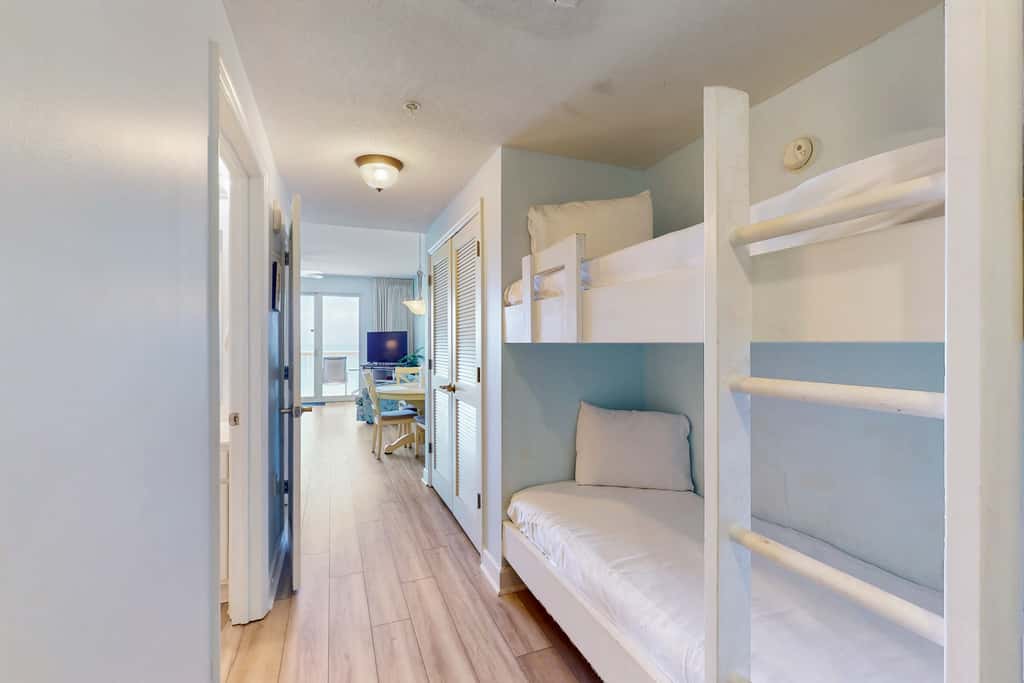 Gorgeous condo with private balcony, shared pool & beach access