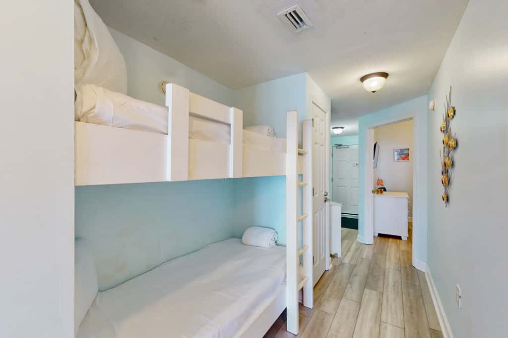 Gorgeous condo with private balcony, shared pool & beach access