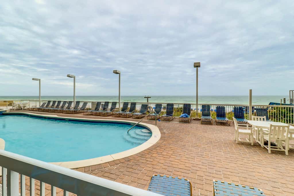 Gorgeous condo with private balcony, shared pool & beach access