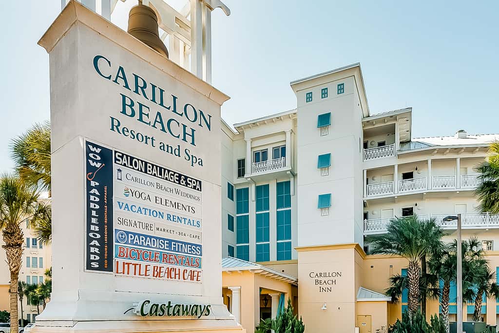 Charming beachfront getaway with a pool & sports courts - Snowbird-friendly