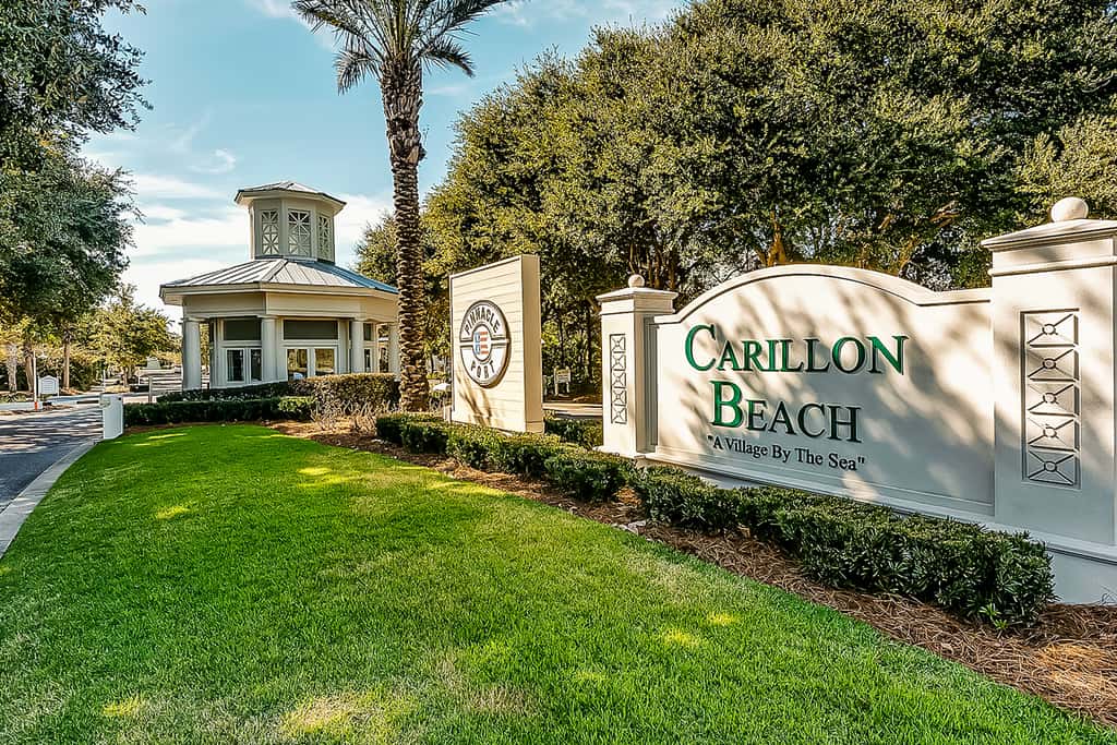 Charming beachfront getaway with a pool & sports courts - Snowbird-friendly