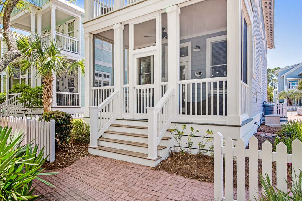 Beautiful, dog-friendly home with shared pools & complimentary beach chairs