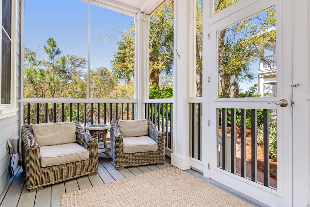 Beautiful, dog-friendly home with shared pools & complimentary beach chairs