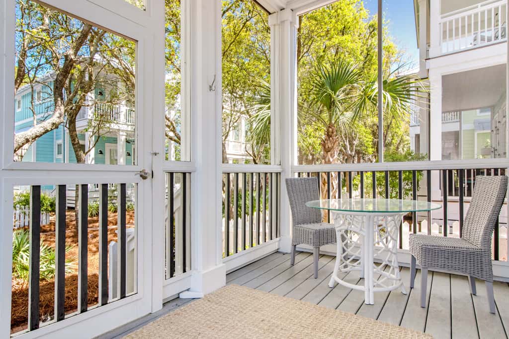 Beautiful, dog-friendly home with shared pools & complimentary beach chairs