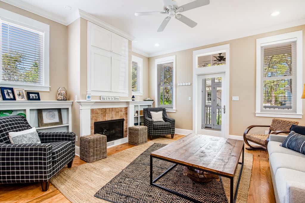Beautiful, dog-friendly home with shared pools & complimentary beach chairs