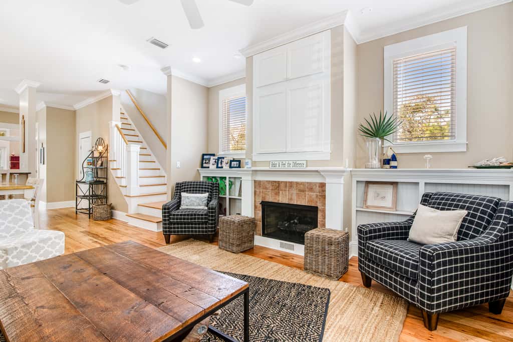 Beautiful, dog-friendly home with shared pools & complimentary beach chairs