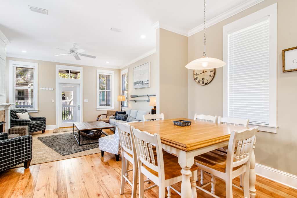Beautiful, dog-friendly home with shared pools & complimentary beach chairs