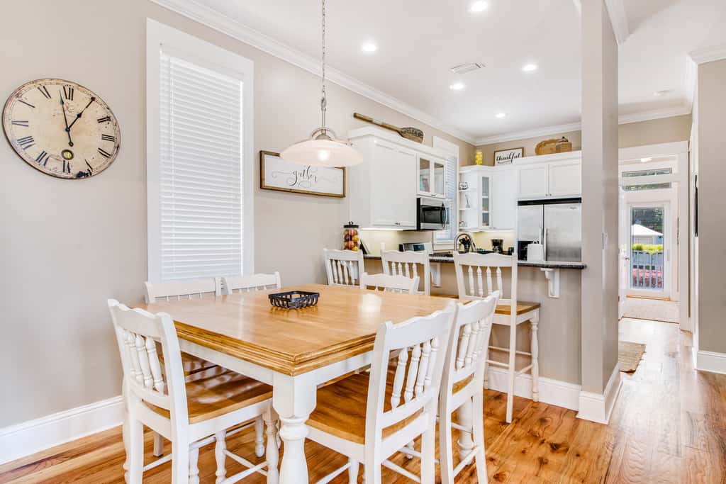 Beautiful, dog-friendly home with shared pools & complimentary beach chairs