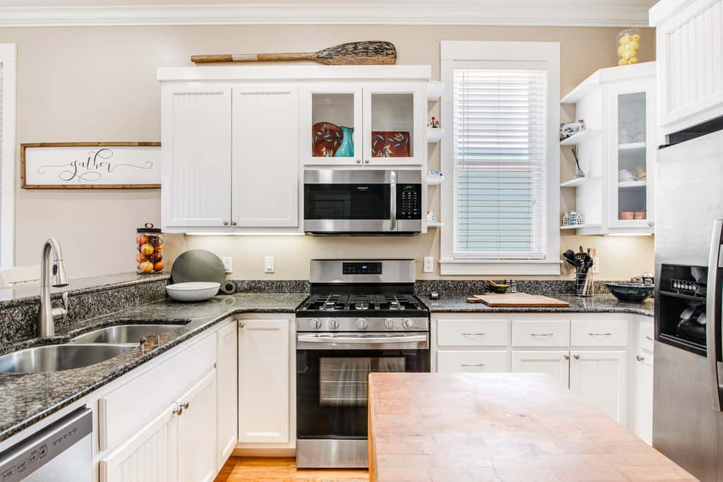 Beautiful, dog-friendly home with shared pools & complimentary beach chairs
