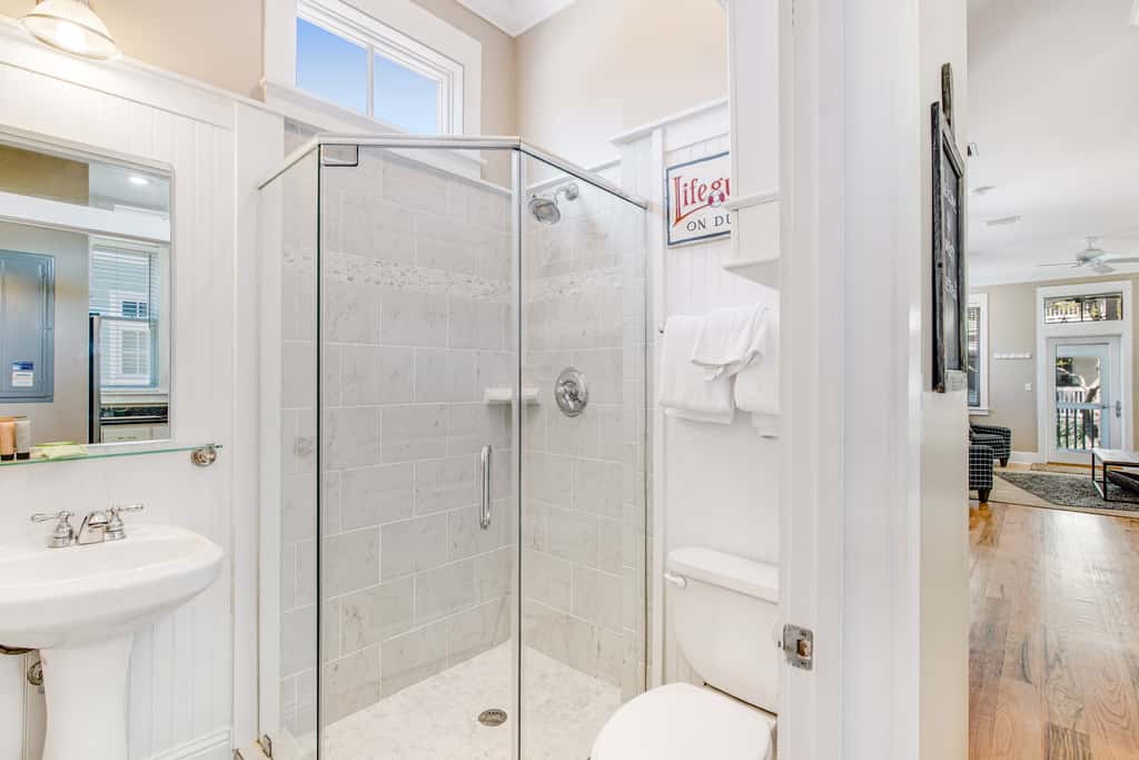 Beautiful, dog-friendly home with shared pools & complimentary beach chairs