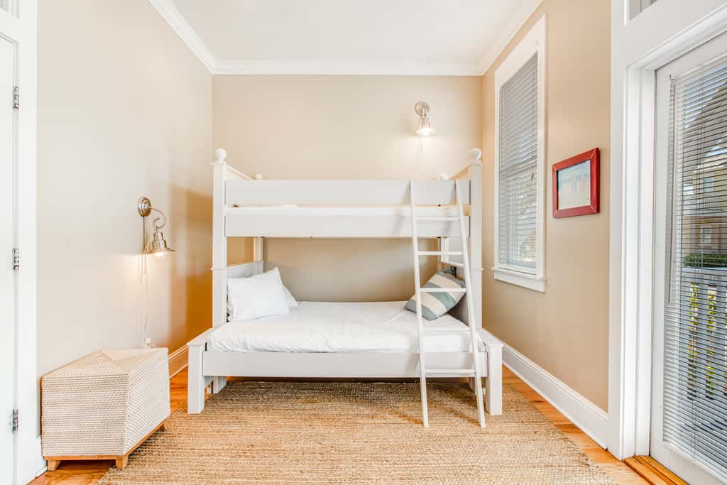 Beautiful, dog-friendly home with shared pools & complimentary beach chairs