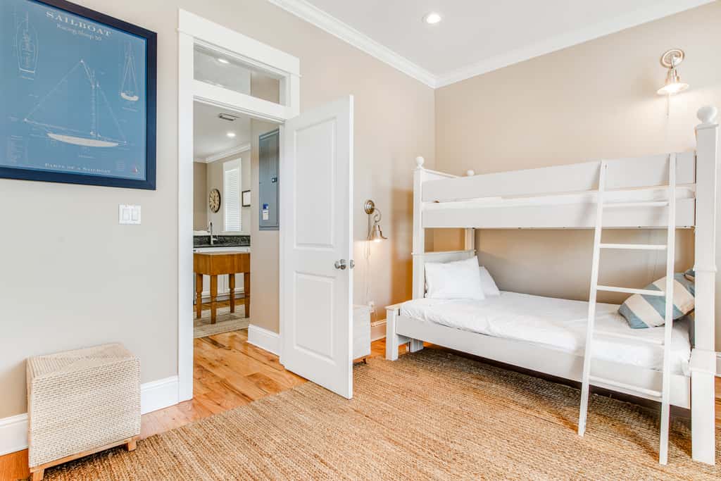 Beautiful, dog-friendly home with shared pools & complimentary beach chairs