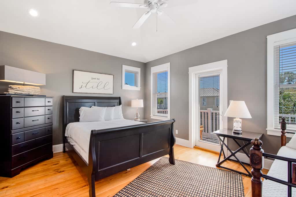 Beautiful, dog-friendly home with shared pools & complimentary beach chairs