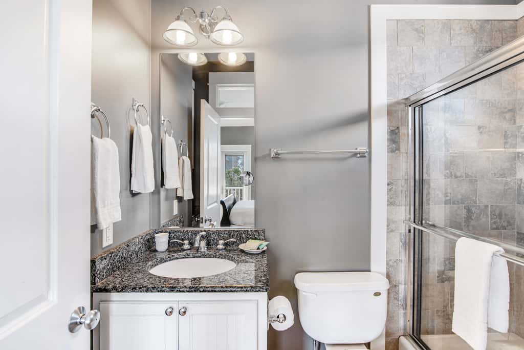 Beautiful, dog-friendly home with shared pools & complimentary beach chairs