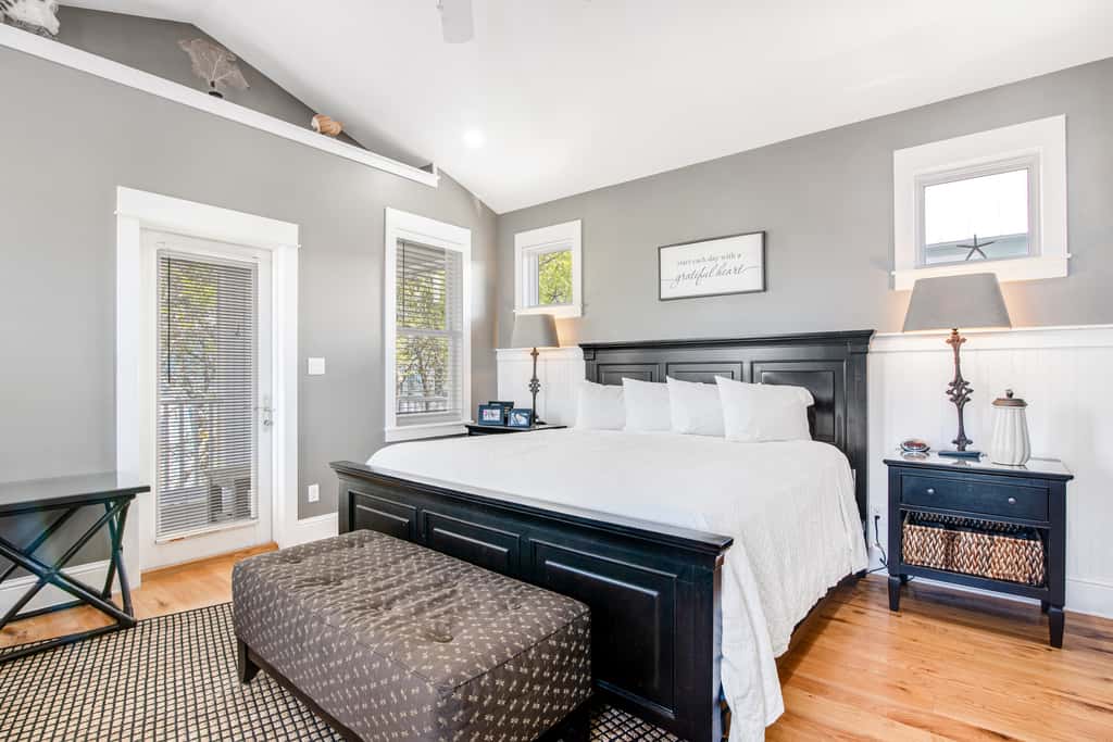 Beautiful, dog-friendly home with shared pools & complimentary beach chairs