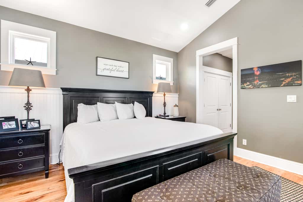 Beautiful, dog-friendly home with shared pools & complimentary beach chairs