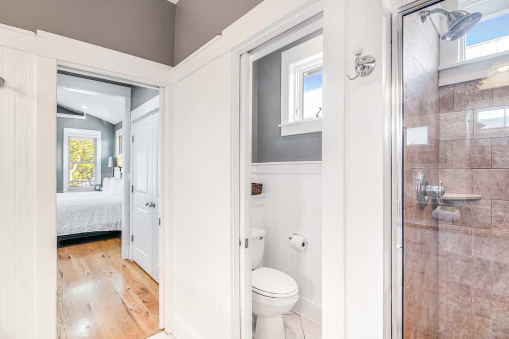 Beautiful, dog-friendly home with shared pools & complimentary beach chairs