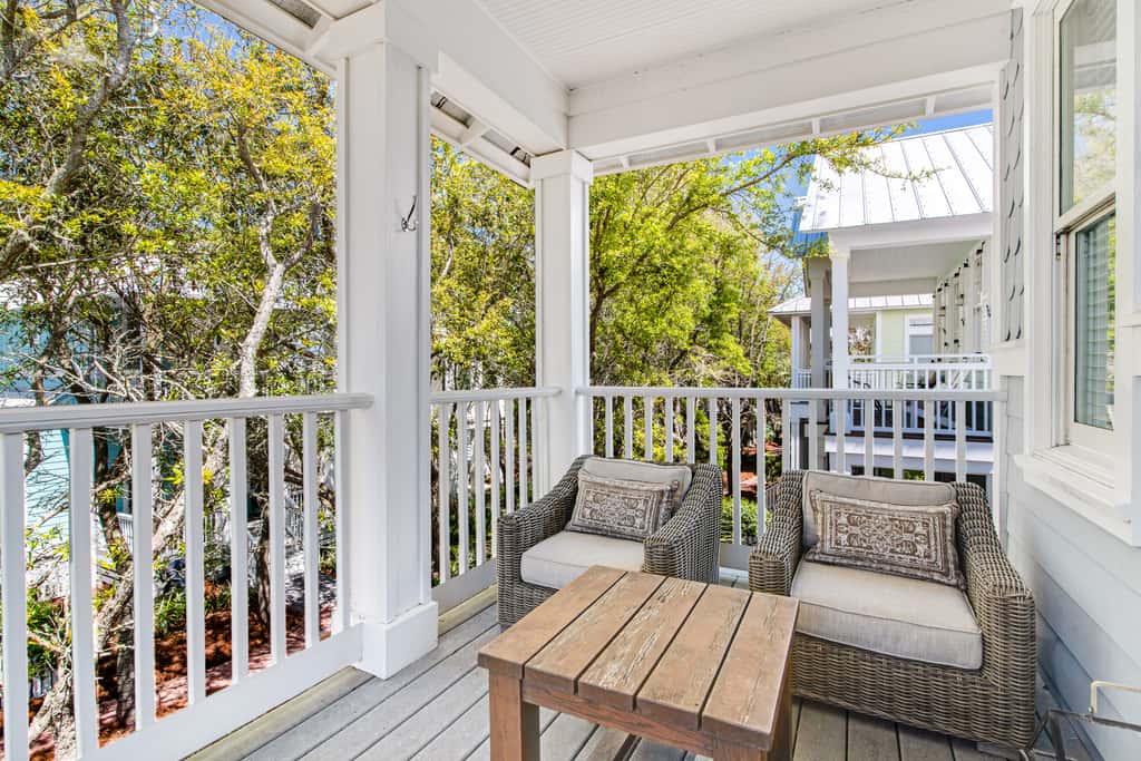 Beautiful, dog-friendly home with shared pools & complimentary beach chairs