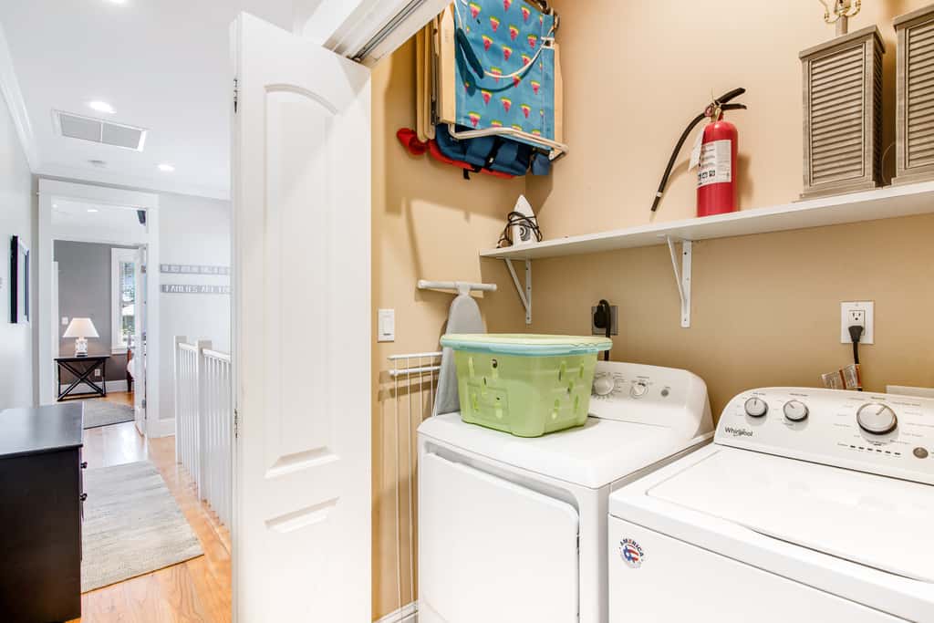 Beautiful, dog-friendly home with shared pools & complimentary beach chairs