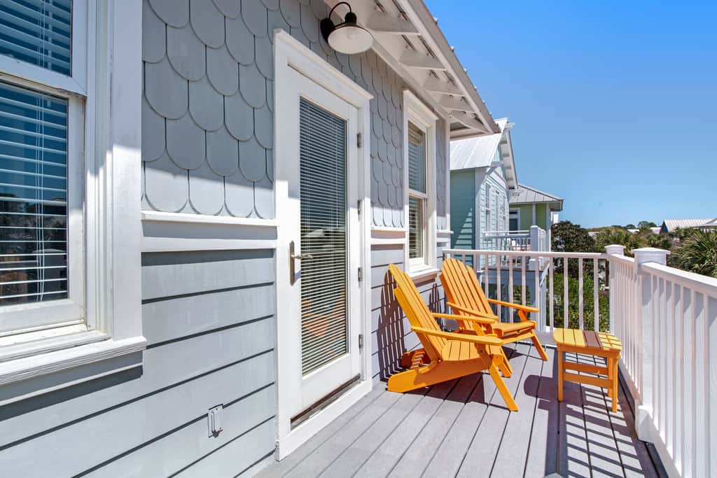 Beautiful, dog-friendly home with shared pools & complimentary beach chairs