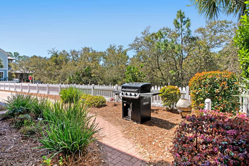 Beautiful, dog-friendly home with shared pools & complimentary beach chairs