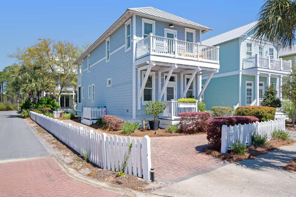 Beautiful, dog-friendly home with shared pools & complimentary beach chairs