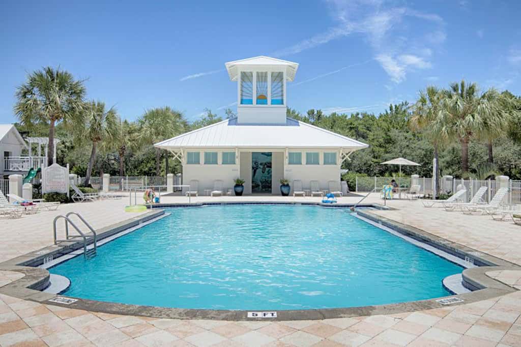 Beautiful, dog-friendly home with shared pools & complimentary beach chairs