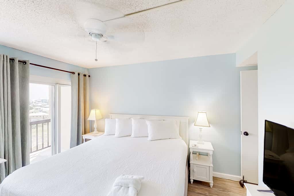 Resort condo in Panama City Beach with direct beach access