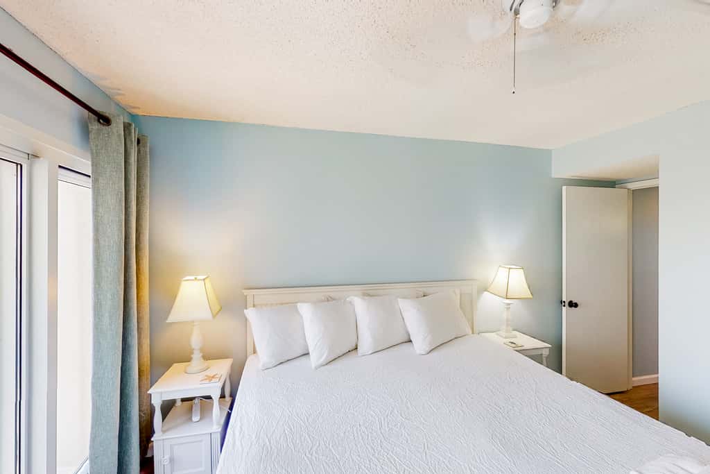 Resort condo in Panama City Beach with direct beach access