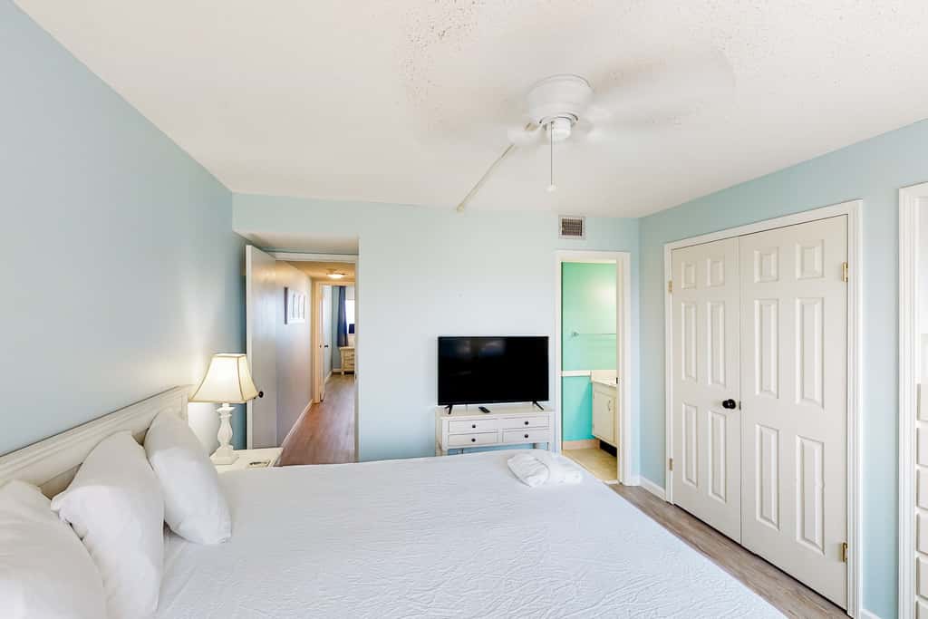 Resort condo in Panama City Beach with direct beach access