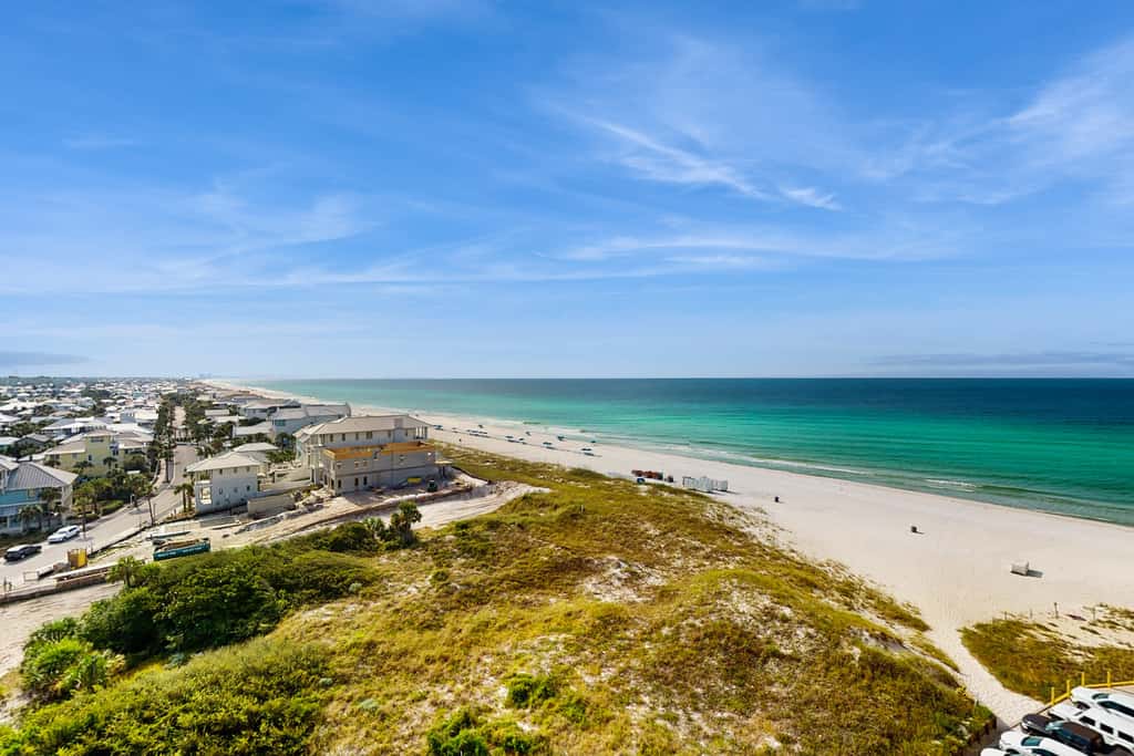 Spectacular beachfront condo with great amenities, shared pool & beach access