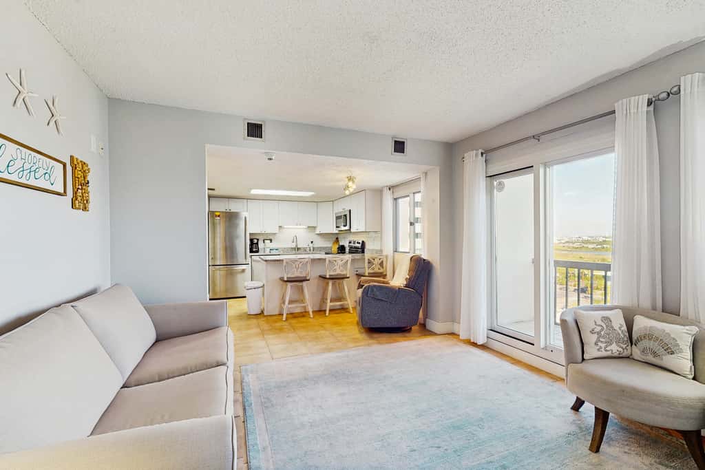 Spectacular beachfront condo with great amenities, shared pool & beach access