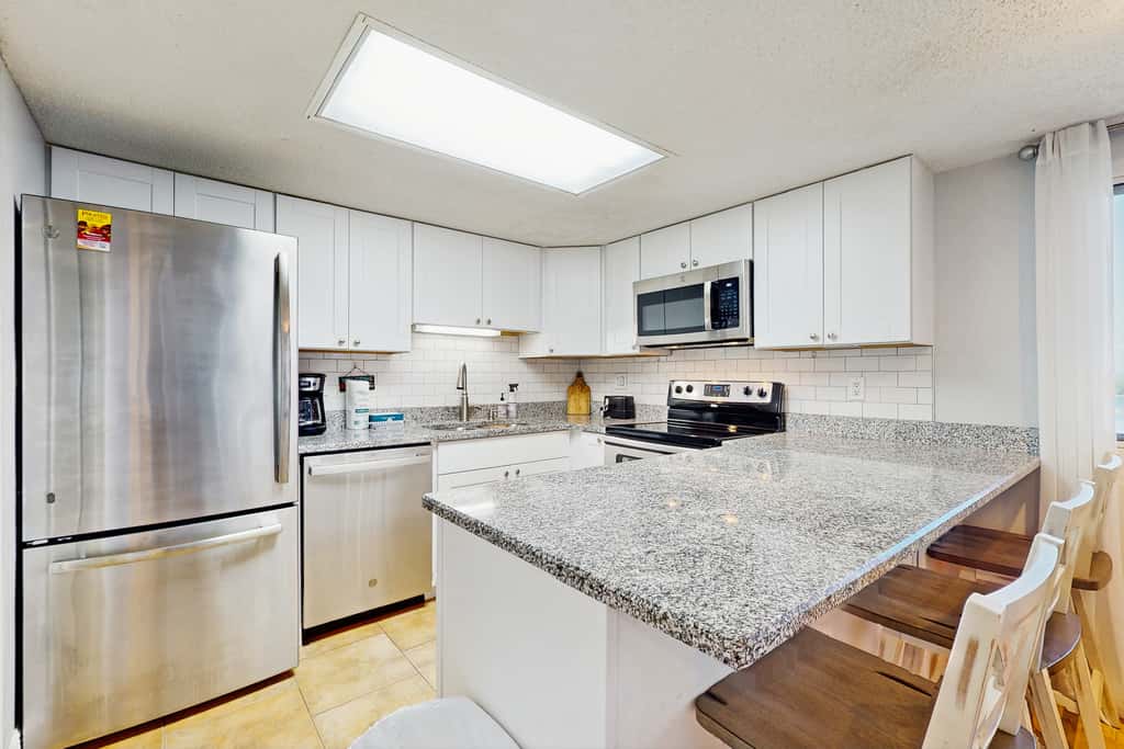 Spectacular beachfront condo with great amenities, shared pool & beach access