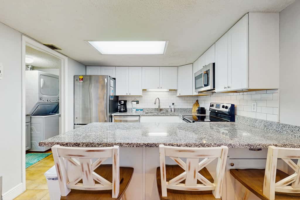 Spectacular beachfront condo with great amenities, shared pool & beach access