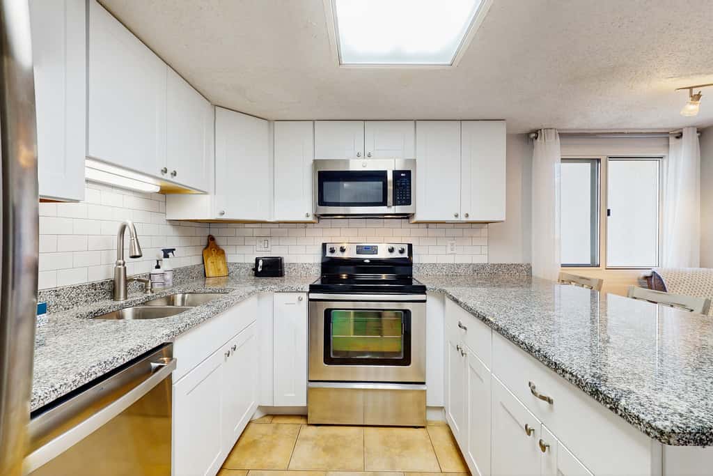 Spectacular beachfront condo with great amenities, shared pool & beach access