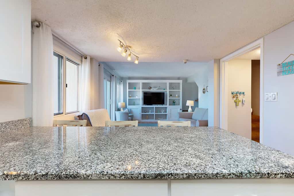 Spectacular beachfront condo with great amenities, shared pool & beach access