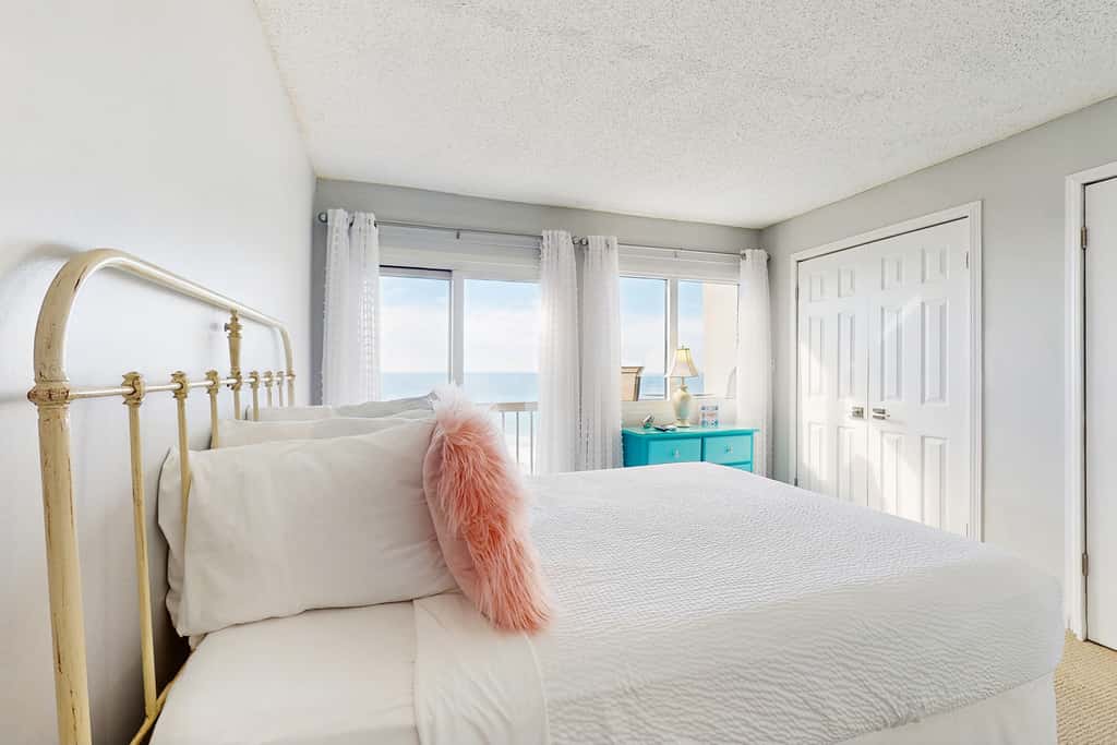 Spectacular beachfront condo with great amenities, shared pool & beach access