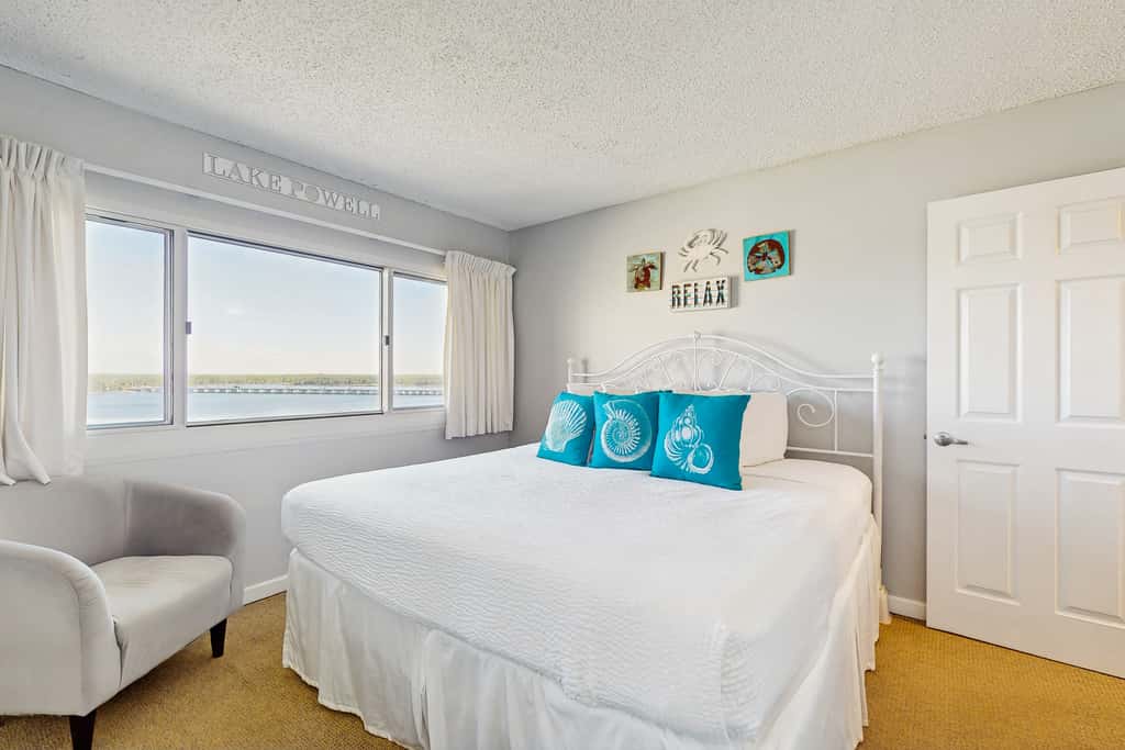 Spectacular beachfront condo with great amenities, shared pool & beach access