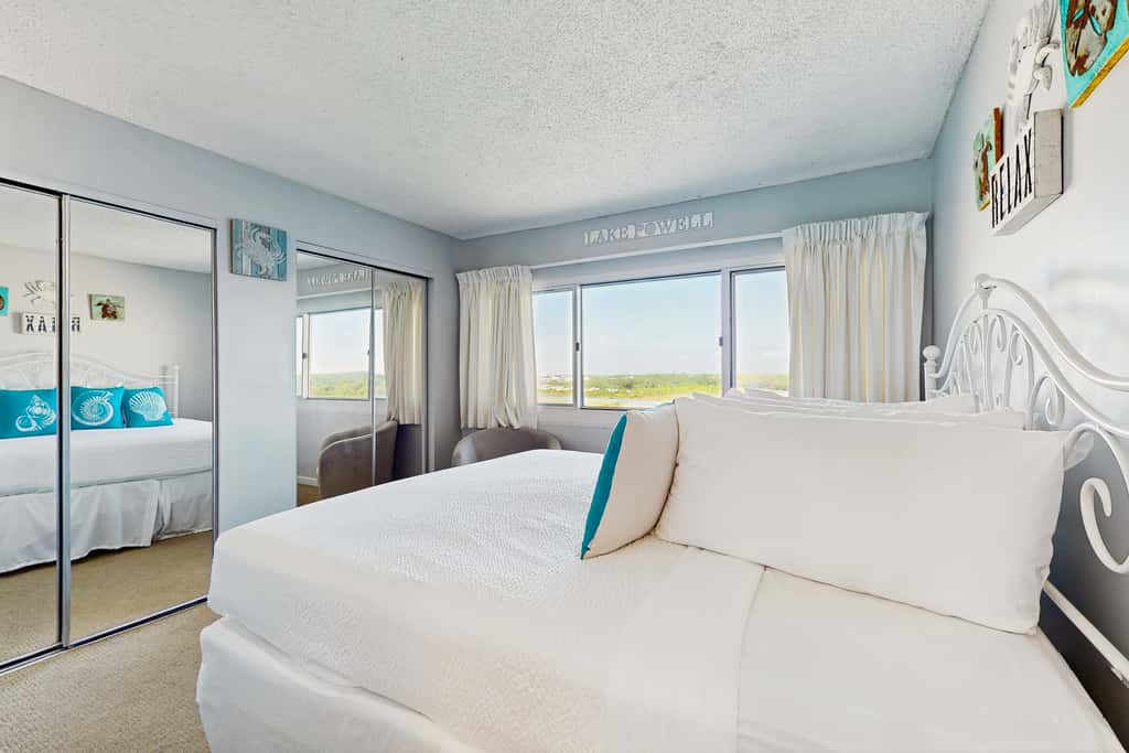 Spectacular beachfront condo with great amenities, shared pool & beach access