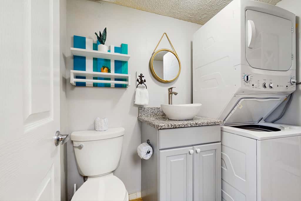 Spectacular beachfront condo with great amenities, shared pool & beach access
