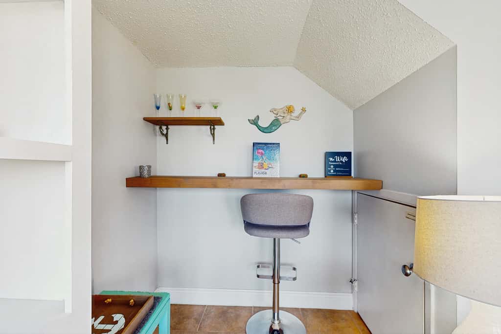 Spectacular beachfront condo with great amenities, shared pool & beach access