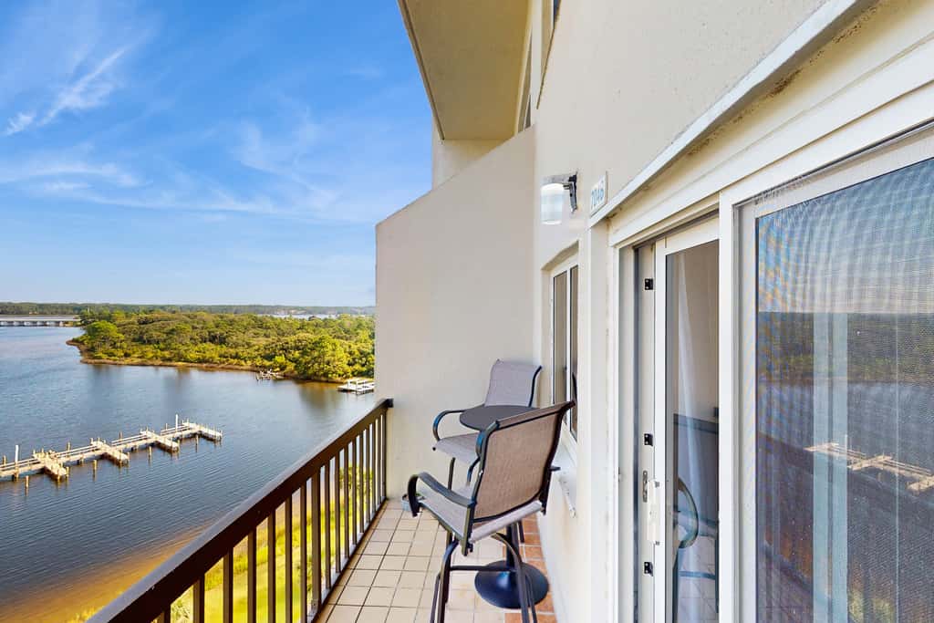 Spectacular beachfront condo with great amenities, shared pool & beach access