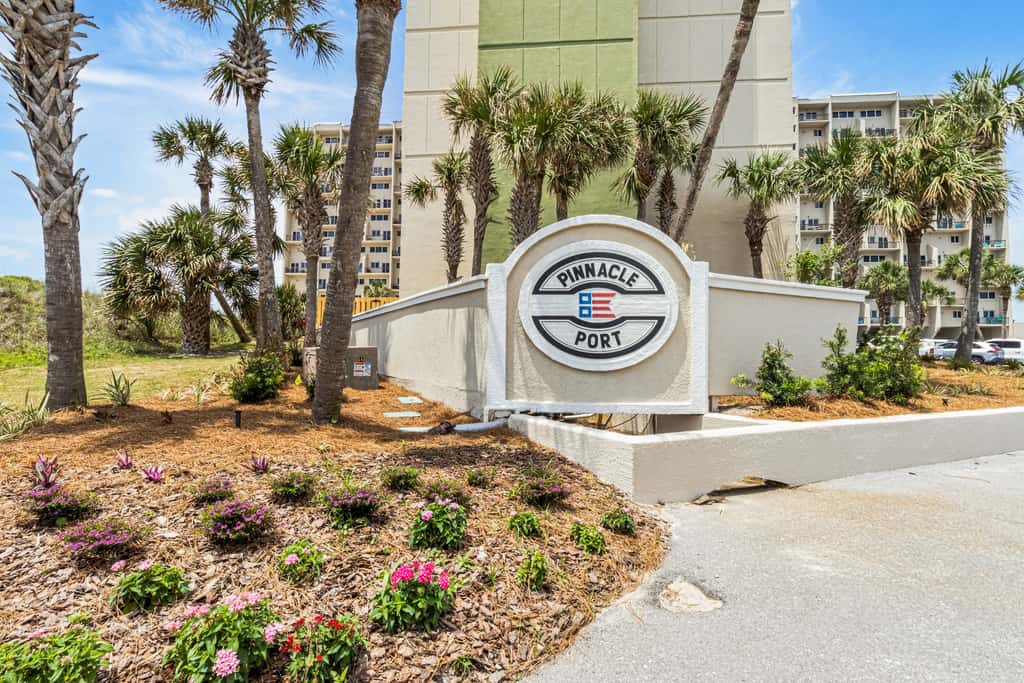 Spectacular beachfront condo with great amenities, shared pool & beach access