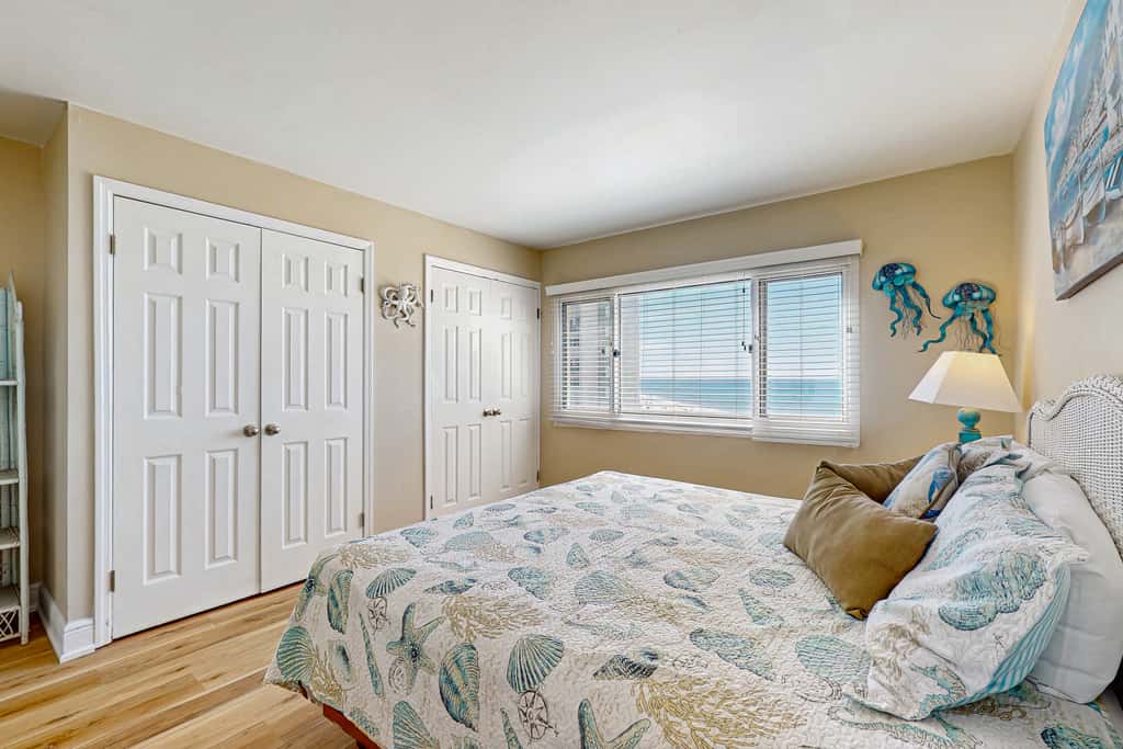 Gorgeous beachfront condo with plenty of space, shared pool & beach access