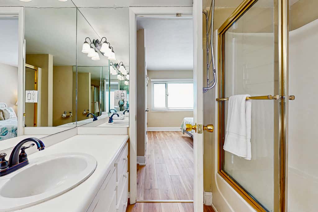 Gorgeous beachfront condo with plenty of space, shared pool & beach access