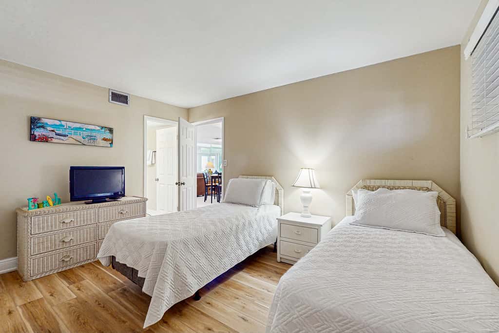 Gorgeous beachfront condo with plenty of space, shared pool & beach access